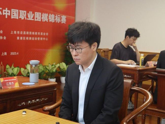 知道我受了伤，竟然还专门送药过来。